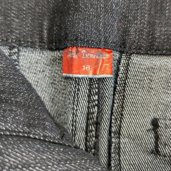 Miss Demeanor Button Cuffed Dark Wash Denim Stretchy Mid Rise Jean Shorts- sz 16 - Picture 6 of 12